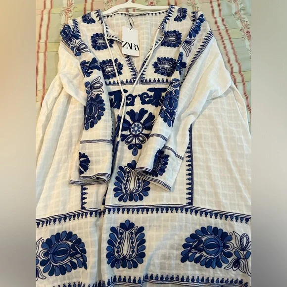 Zara tunic White and Blue Embroidered Detail - Picture 3 of 3